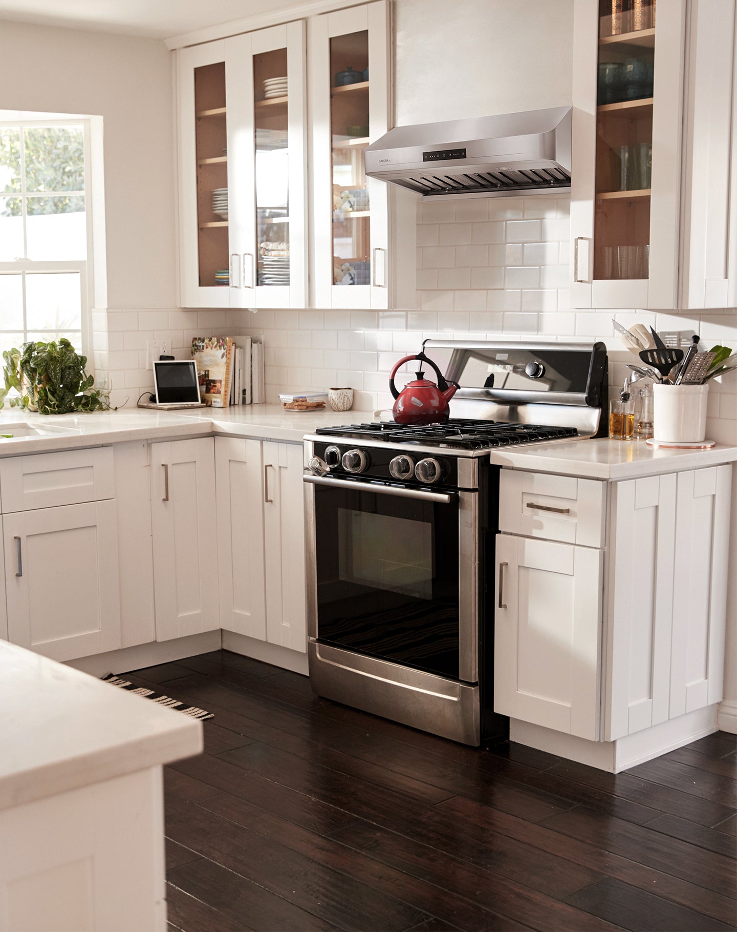 America kitchen with sakura high CFM B53+range hood